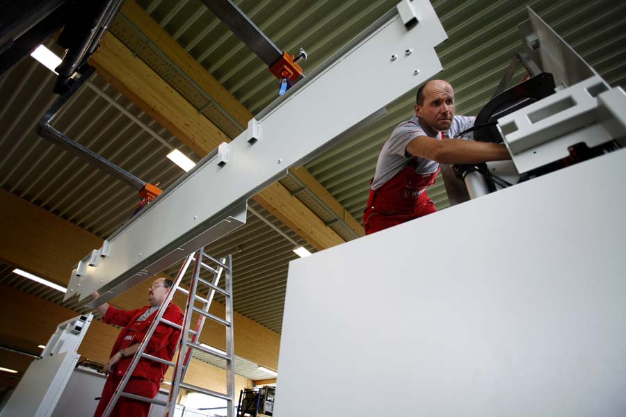 La especialización y profesionalidad de nuestros empleados, garantizará que la instalación de su maquinaria esté en buenas manos.